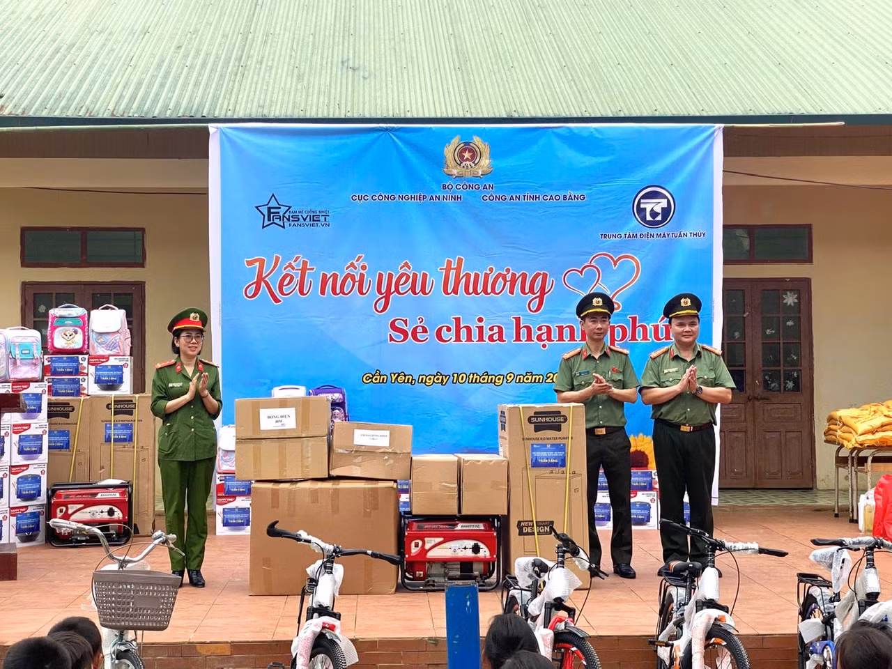 Cục Công nghiệp an ninh dâng hương căn cứ địa cách mạng Pác Bó -0