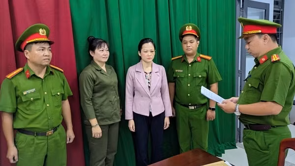 Chủ cơ sở nha khoa Tuyết Chinh bị bắt khẩn cấp vì hành hung khách hàng