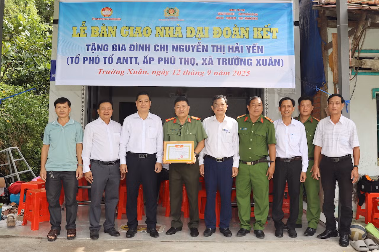 Báo CAND trao nhà đại đoàn kết cho thành viên tham gia bảo vệ ANTT ở cơ sở -0
