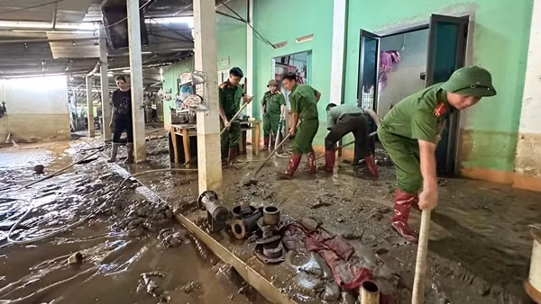 Bám bản vùng biên giữ bình yên cuộc sống