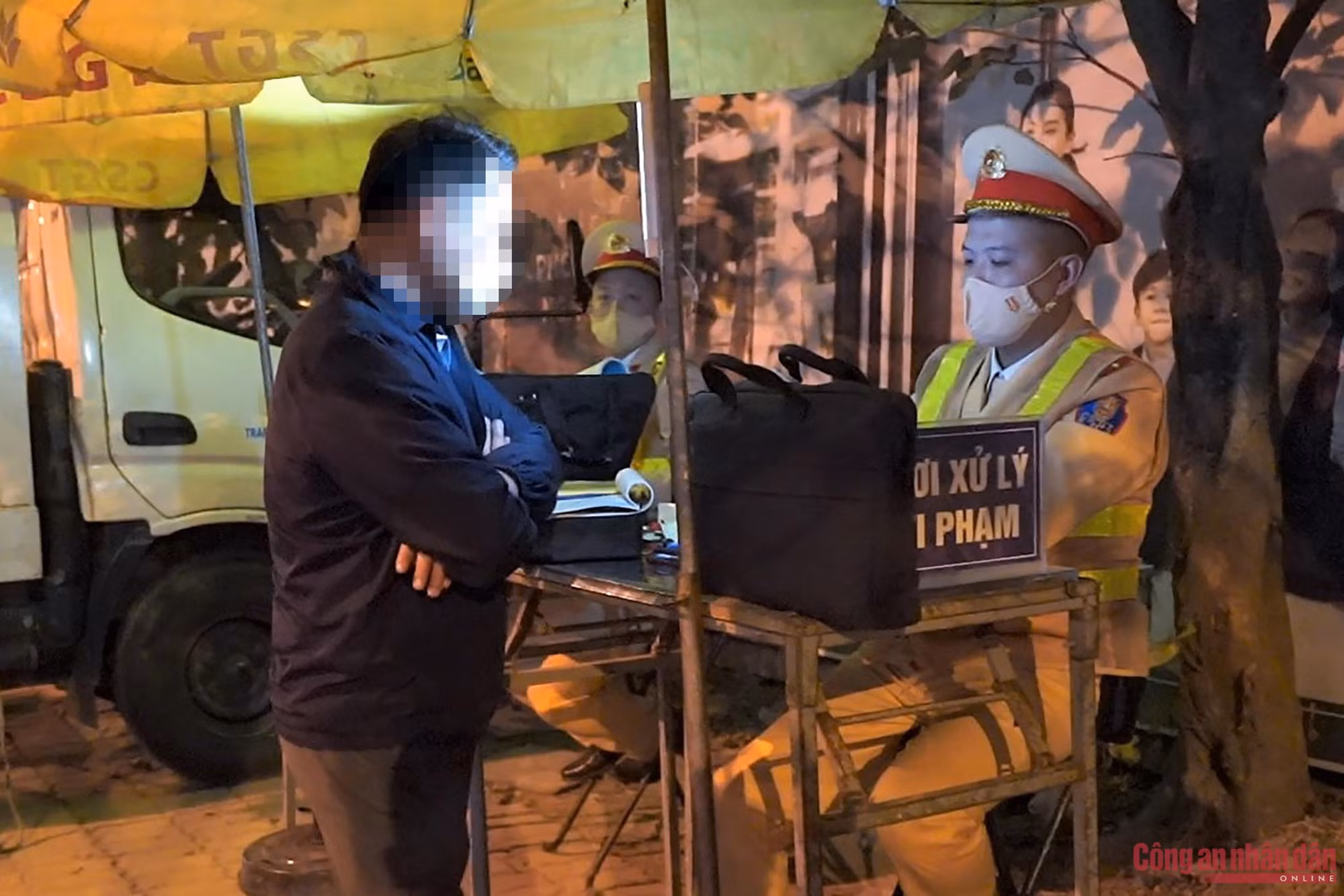 Ma men hứa với CSGT từ bỏ rượu bia -0