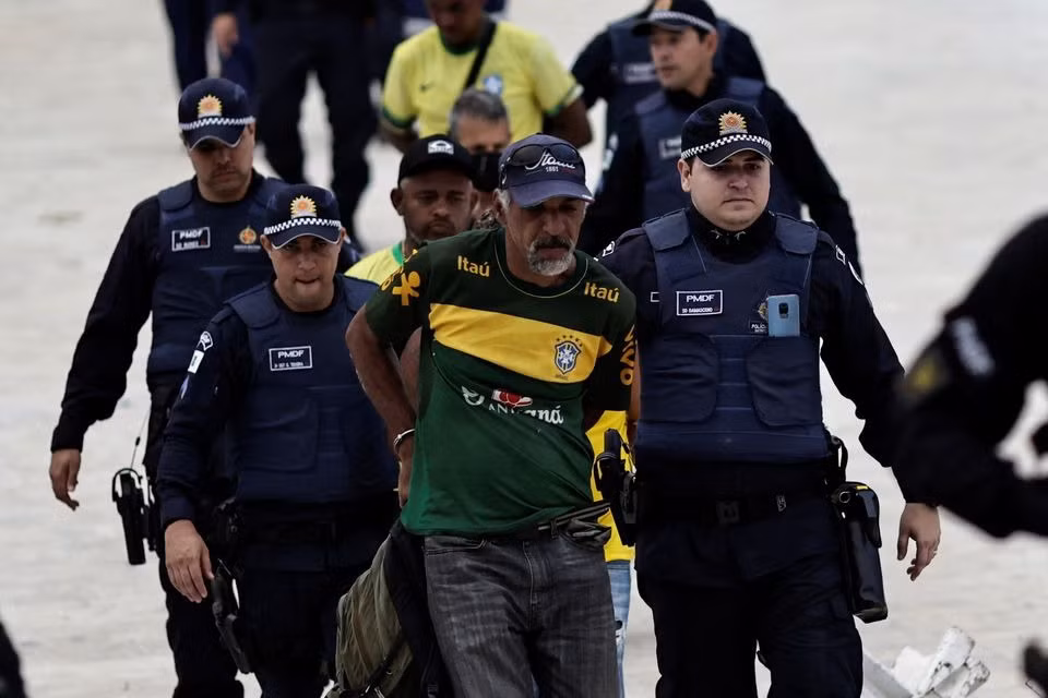 Thủ đô Brazil thất thủ, người biểu tình tràn vào phá hoại dinh tổng thống - 5