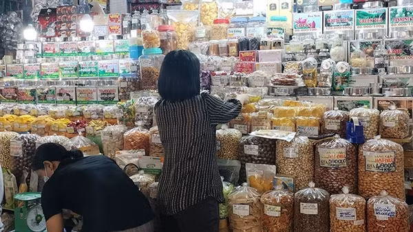 Kiểm soát thị trường thực phẩm Tết