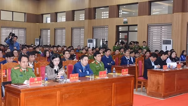 Nghe Tuấn "thần đèn", Vy "ngộ" chia sẻ những ngày lạc bước