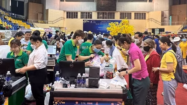 Nhiều chương trình khuyến mại, giảm giá các mặt hàng Tết