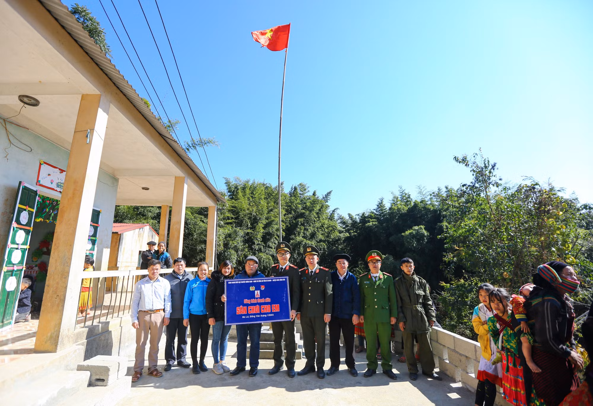 Tuổi trẻ Cục Truyền thông CAND về với miền địa đầu Tổ quốc -0