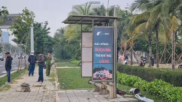 Người đàn ông nước ngoài tử vong tại trạm chờ xe buýt