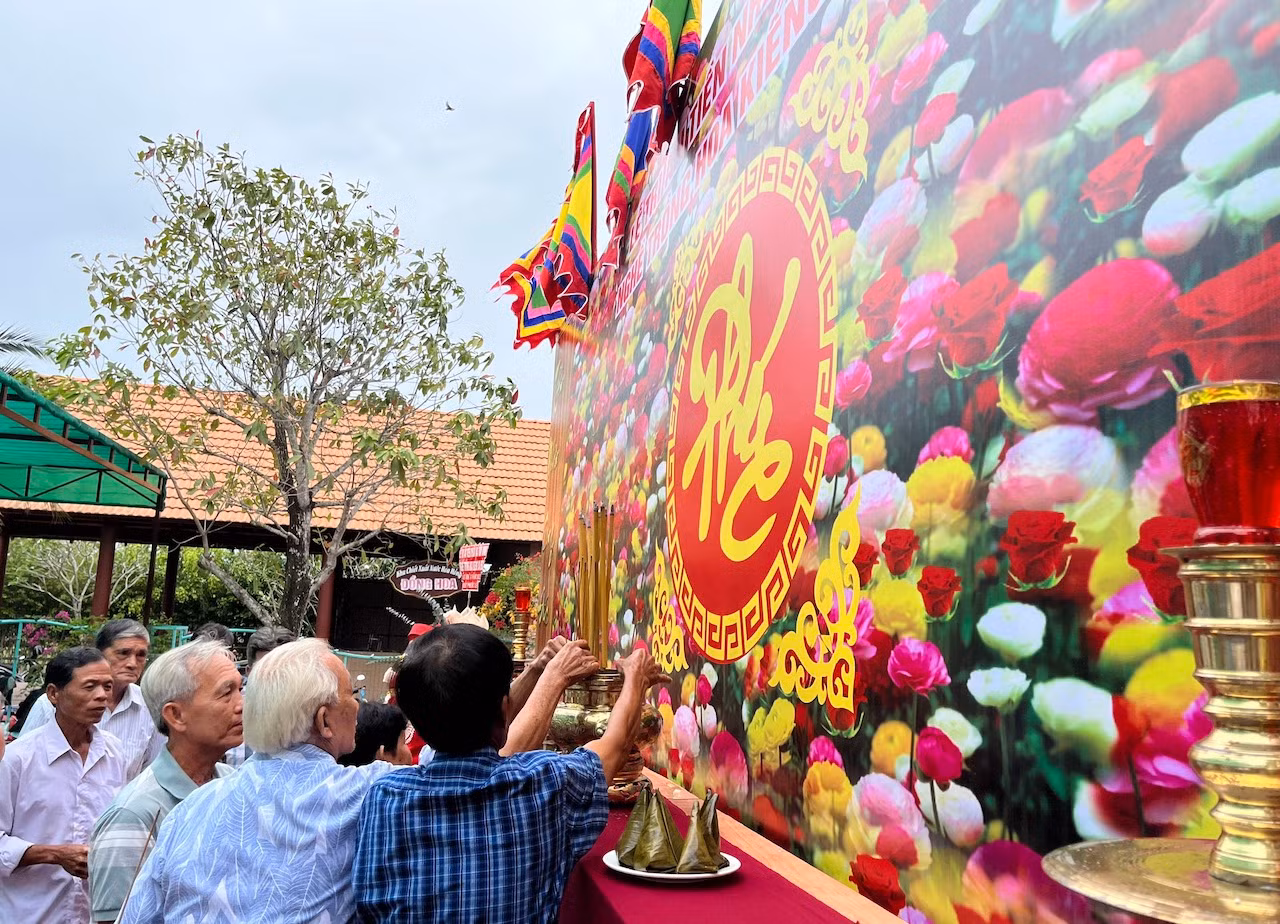 Tri ân tiền nhân và tôn vinh nghề trồng hoa kiểng Sa Đéc -0