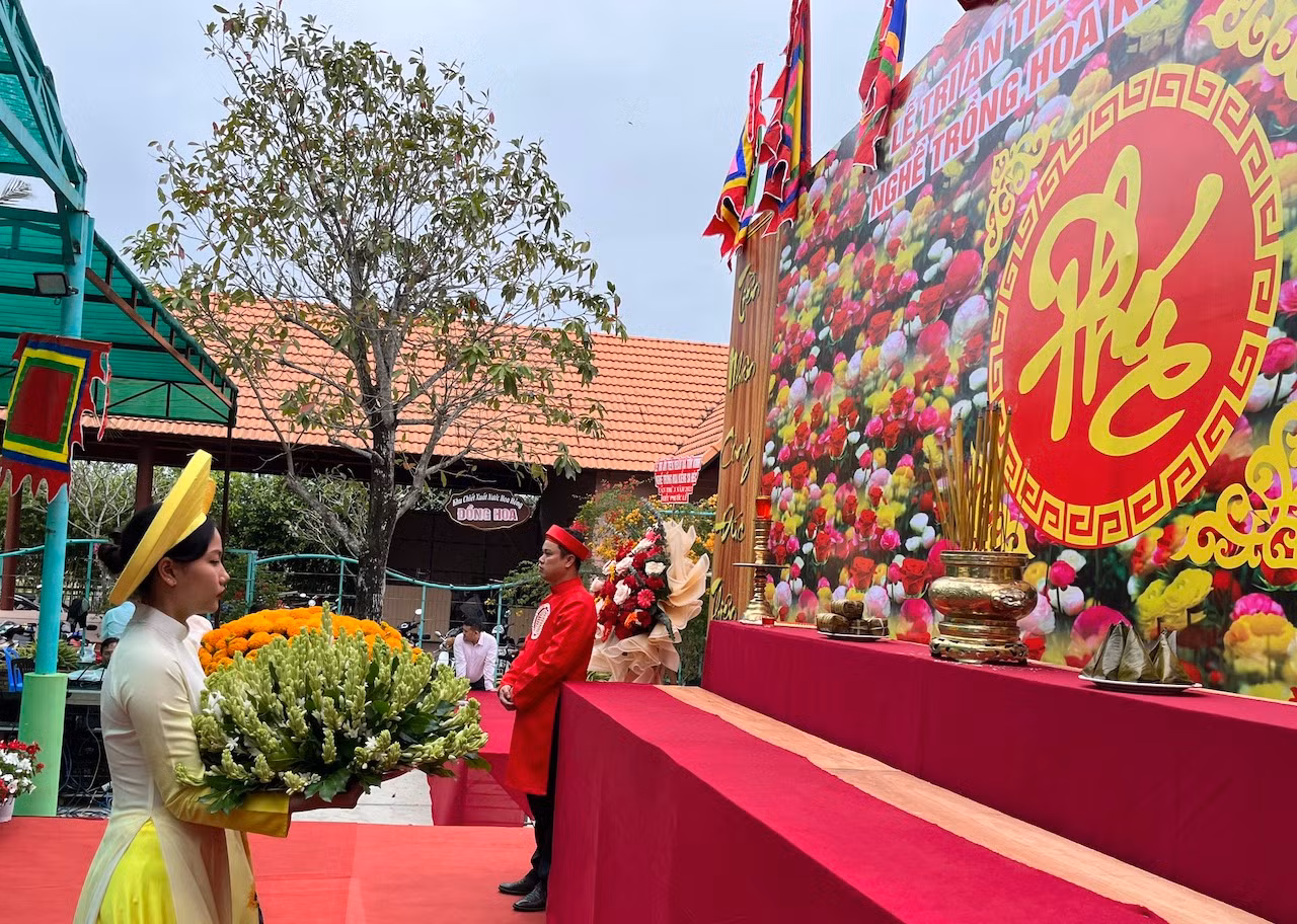 Tri ân tiền nhân và tôn vinh nghề trồng hoa kiểng Sa Đéc -1