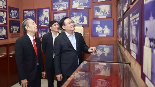 Chủ tịch Quốc hội Vương Đình Huệ tưởng nhớ, tri ân cố Chủ tịch Quốc hội Nguyễn Hữu Thọ