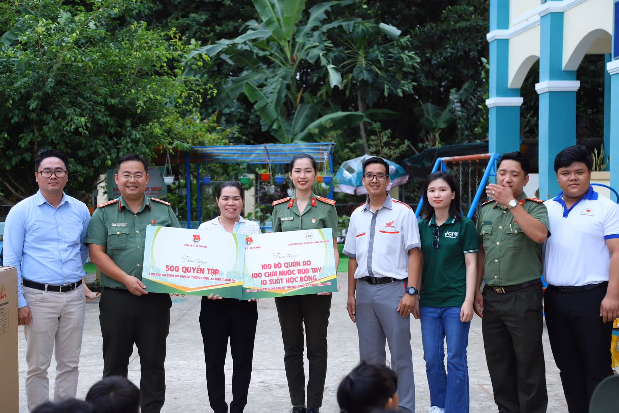 Tuổi trẻ Công an TP Hồ Chí Minh và “Hành trình nghĩa tình biên giới, hải đảo” xuân Quý Mão -0
