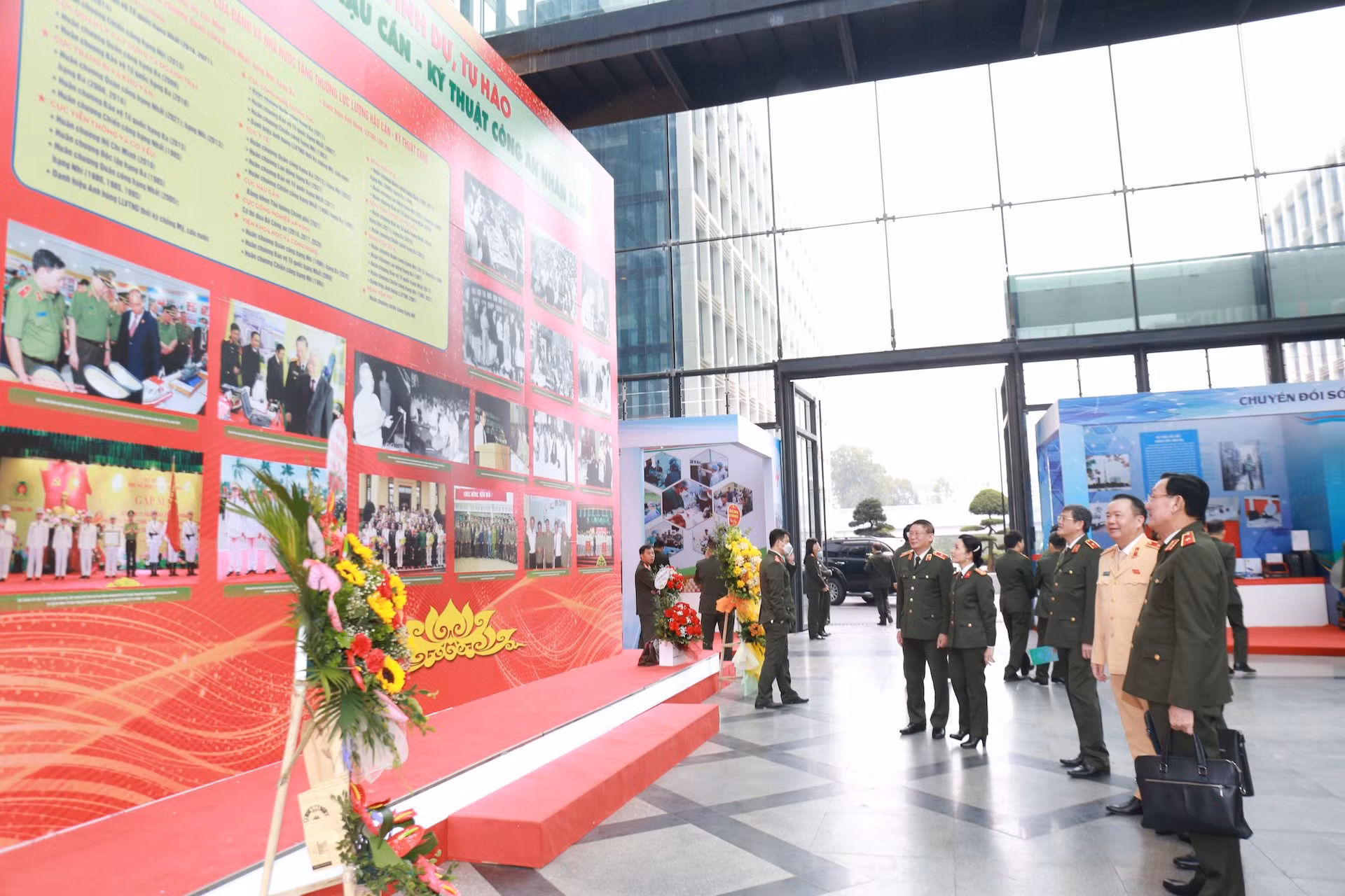 Khai mạc Triển lãm “Hậu cần - Kỹ thuật CAND - Dấu ấn những chiến công thầm lặng” -0