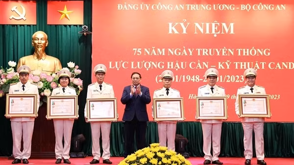 Thủ tướng Phạm Minh Chính dự chương trình Kỷ niệm 75 năm lực lượng Hậu cần - Kỹ thuật CAND