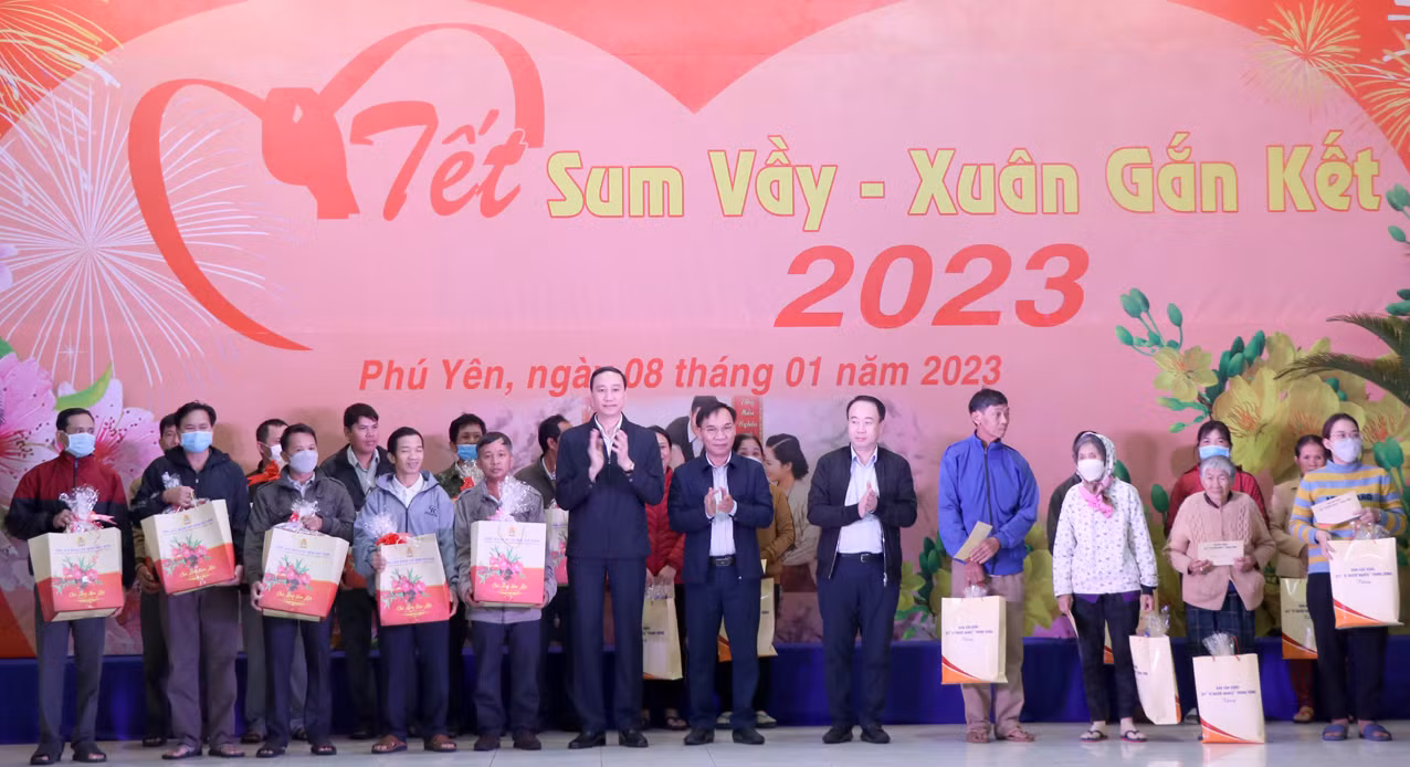 Thủ tướng Phạm Minh Chính dự Chương trình “Tết sum vầy - Xuân gắn kết” tại Phú Yên -0