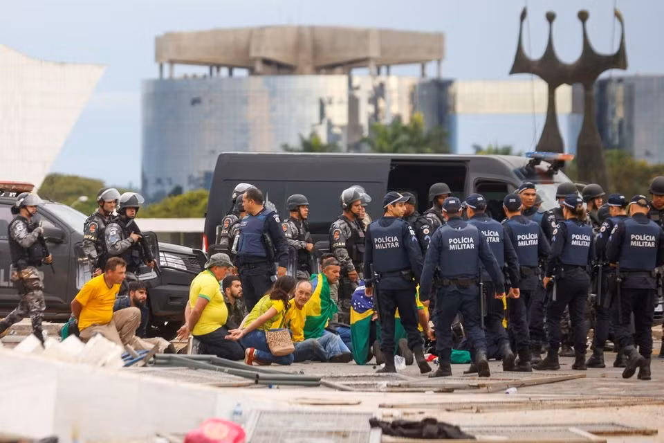 Thủ đô Brazil thất thủ, người biểu tình tràn vào phá hoại dinh tổng thống - 4