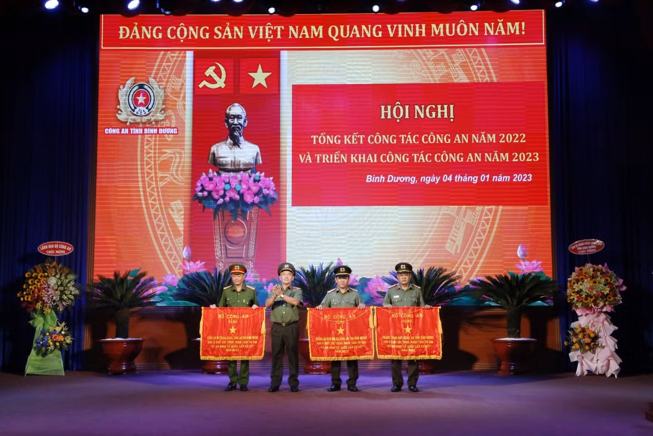 Tổ tuần tra đặc biệt 171 góp phần kéo giảm tội phạm đường phố ở Bình Dương -0