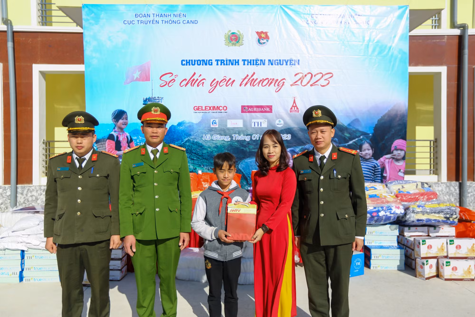 Tuổi trẻ Cục Truyền thông CAND về với miền địa đầu Tổ quốc - 0