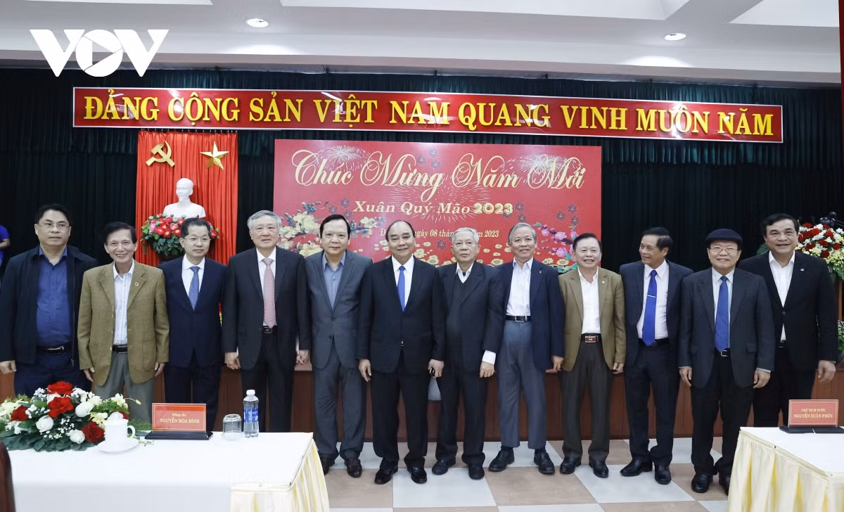 Chủ tịch nước Nguyễn Xuân Phúc gặp mặt nguyên lãnh đạo cấp cao khu vực miền Trung -0