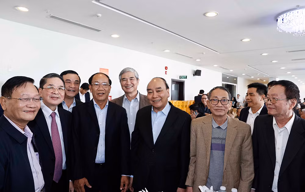 Chủ tịch nước Nguyễn Xuân Phúc gặp mặt cán bộ hưu trí Quảng Nam, Đà Nẵng -0