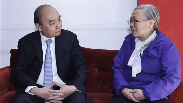 Chủ tịch nước Nguyễn Xuân Phúc thăm hỏi, chúc mừng năm mới gia đình các cố Chủ tịch nước