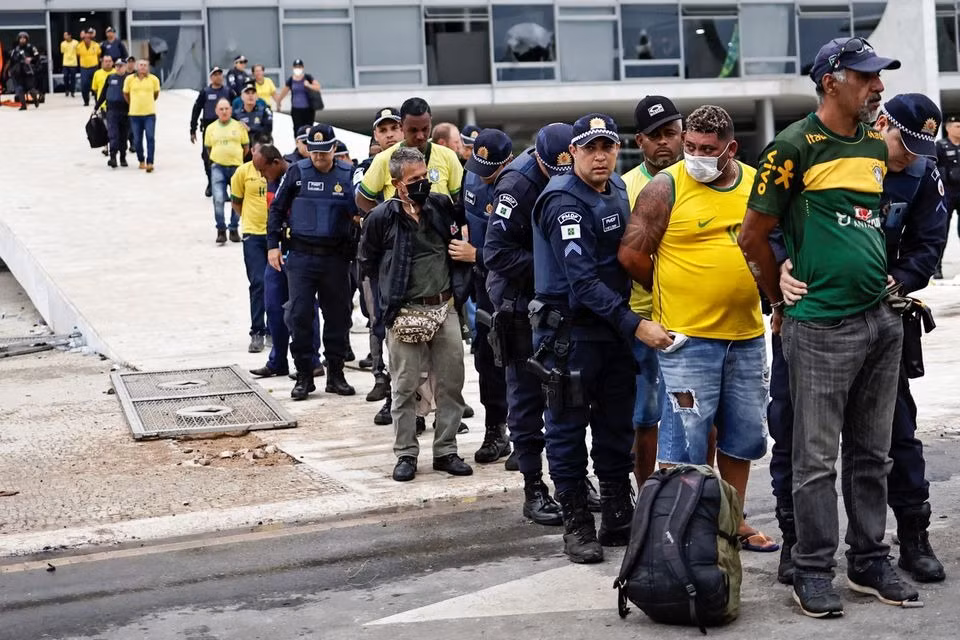Thủ đô Brazil thất thủ, người biểu tình tràn vào phá hoại dinh tổng thống - 6