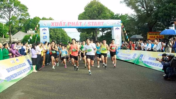 Gần 900 VĐV tham gia Giải Vô địch quốc gia Việt dã leo núi Bà Rá