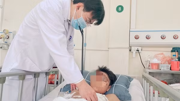 Tự chế pháo nổ, thiếu niên 14 tuổi bị thương nặng
