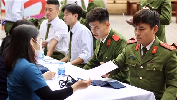 Áo trắng ngời sáng trong ngày hiến máu nhân đạo ở Cao đẳng CSND 1