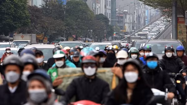 Ngã Tư Sở lại được phân luồng, giao thông hỗn loạn ngày đầu tuần