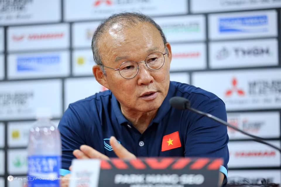 Người thay thế HLV Park Hang-seo cần giúp bóng đá Việt Nam hướng tới tấm vé World Cup -0