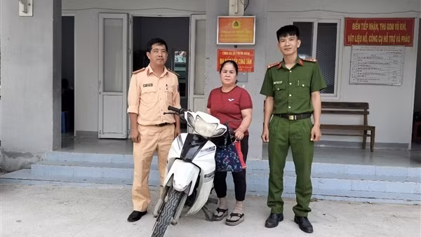 Nhận lại xe máy bị mất trộm, người dân xúc động gửi thư cảm ơn Công an