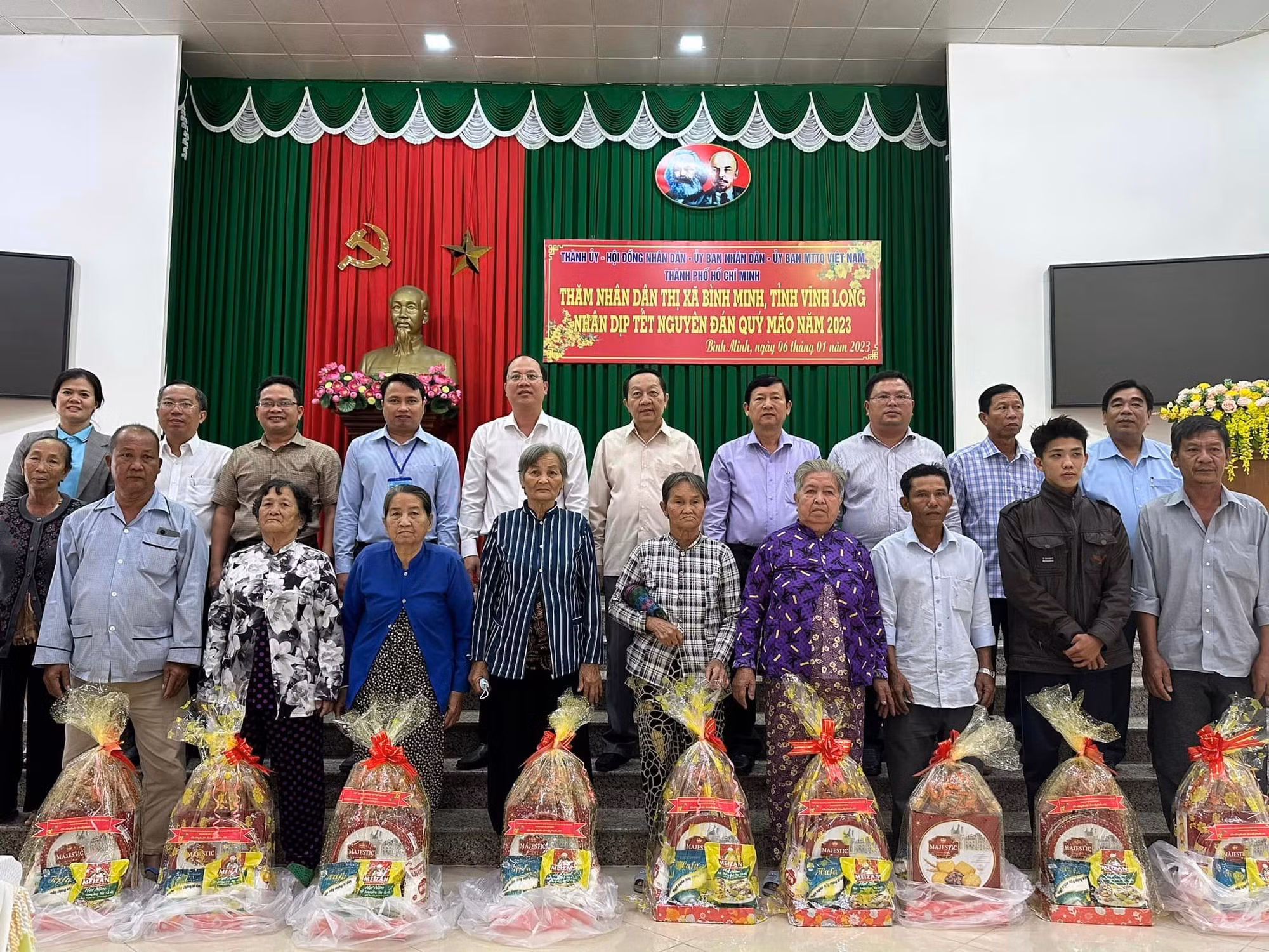 TP Hồ Chí Minh thăm và tặng quà Tết các tỉnh Lâm Đồng, Bạc Liêu, Hậu Giang, TP Cần Thơ -0