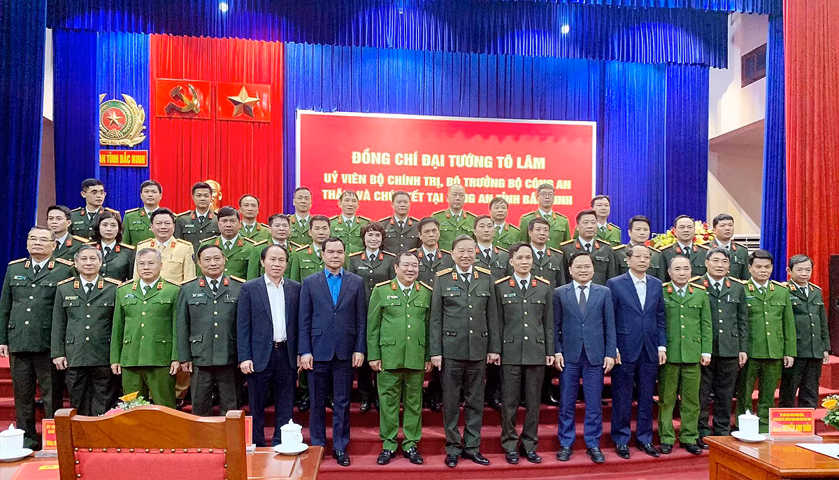 Bộ trưởng Tô Lâm thăm, chúc Tết và trao quà tại Bắc Ninh -0