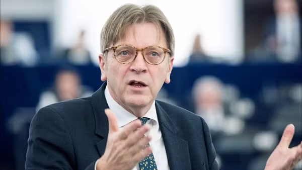 Cựu Thủ tướng Bỉ nhận định EU trừng phạt Nga là vô nghĩa