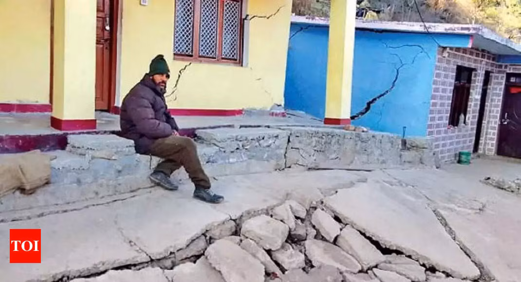 Sơ tán thị trấn hành hương nổi tiếng trên dãy Himalaya -0