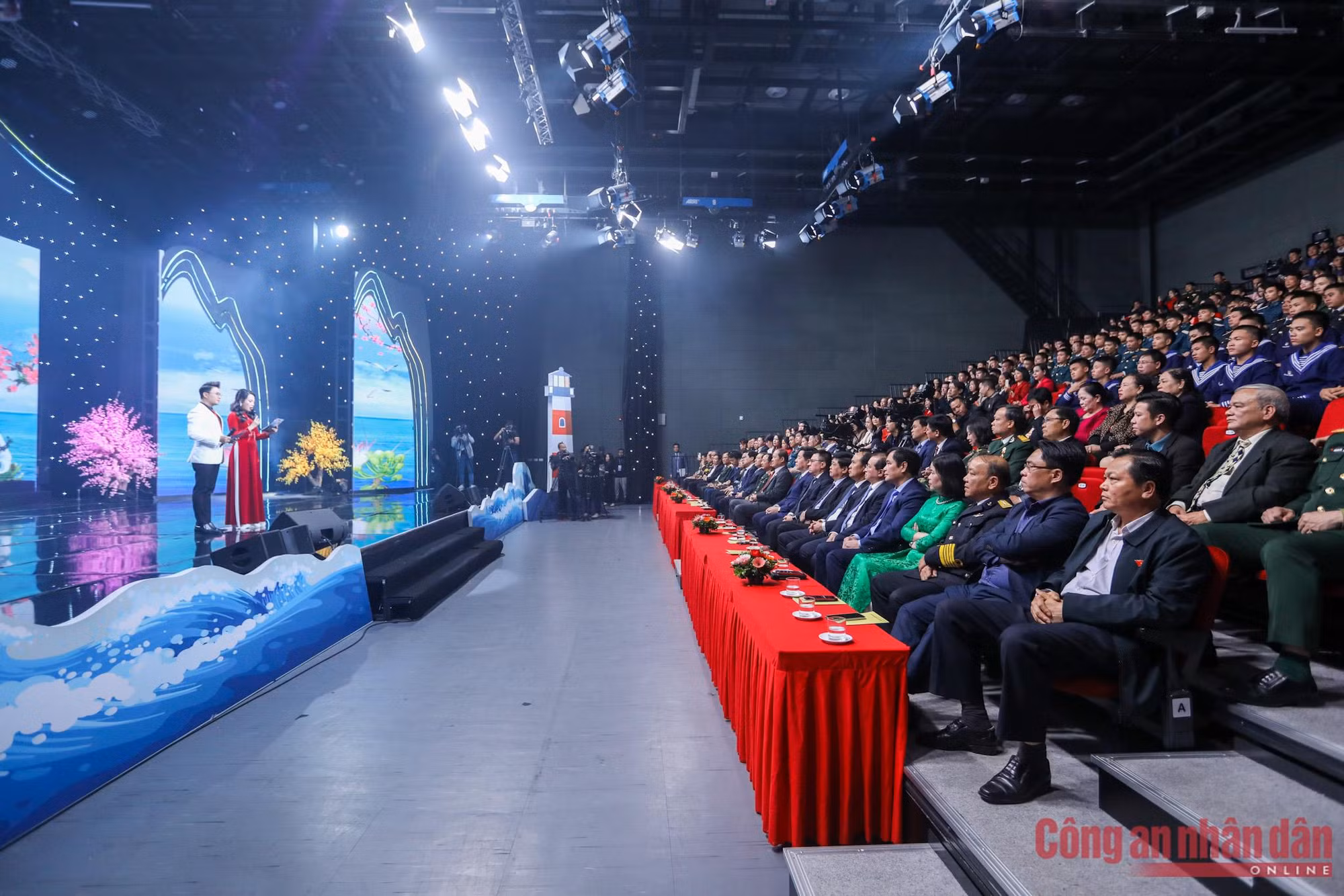 Xuân Trường Sa 2023: Sợi chỉ đỏ thắt chặt tình quân dân nơi đảo xa ảnh 4 Xuân Trường Sa 2023: Sợi chỉ đỏ thắt chặt tình quân dân nơi đảo xa -0