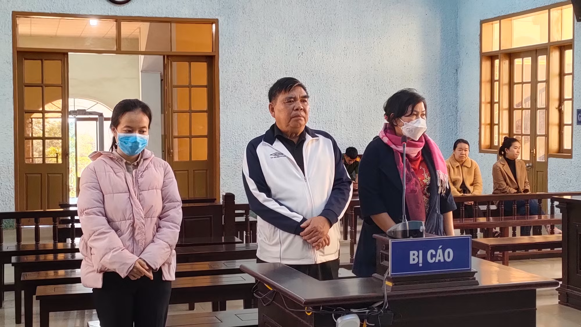 Phạt hơn 21 năm tù 3 cán bộ lợi dụng chức vụ quyền hạn khi thi hành công vụ -0