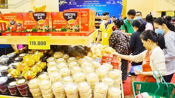 Nhiều hoạt động hỗ trợ người nghèo, công nhân đón Tết