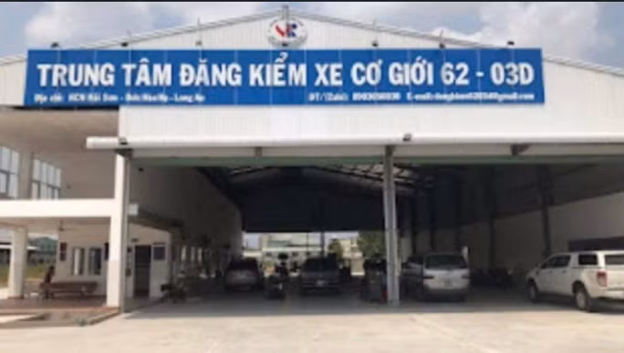 Vẫn có nhân viên trả giấy chứng nhận tại Trung tâm đăng kiểm đóng cửa phục vụ điều tra -0