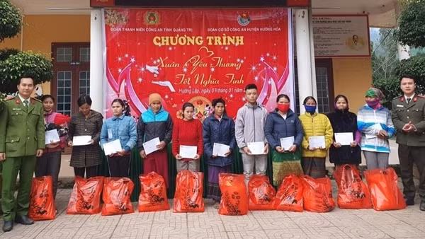 Tuổi trẻ Công an Quảng Trị với "Xuân yêu thương, Tết nghĩa tình" ở vùng cao