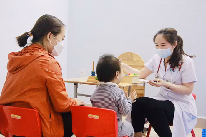 Giáo dục cho trẻ tự kỷ: Cần sớm khắc phục những 