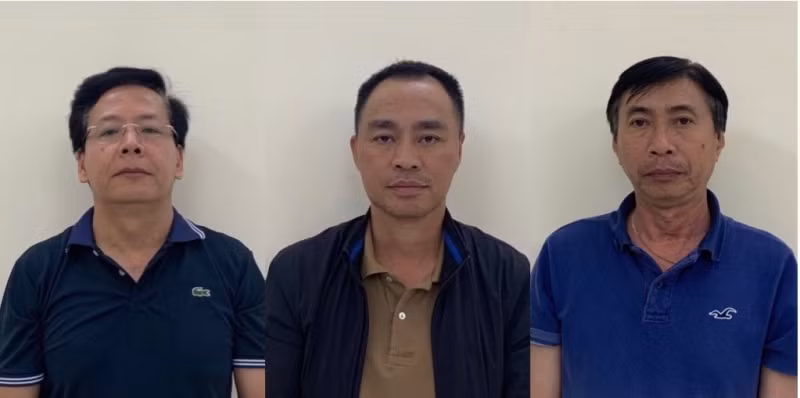 Cọc tiền nguyên seri trong phòng lãnh đạo Phòng Kiểm định xe cơ giới -0