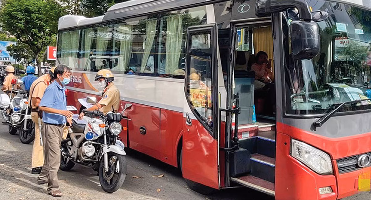 Loay hoay chuyện xử lý “xe dù, bến cóc” -0