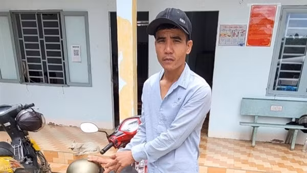 Bắt nóng đối tượng xông vào nhà cướp dây chuyền vàng của cụ bà 92 tuổi