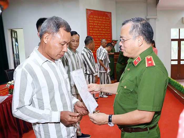 CAND Tết trang 17: Tết là hy vọng... -0