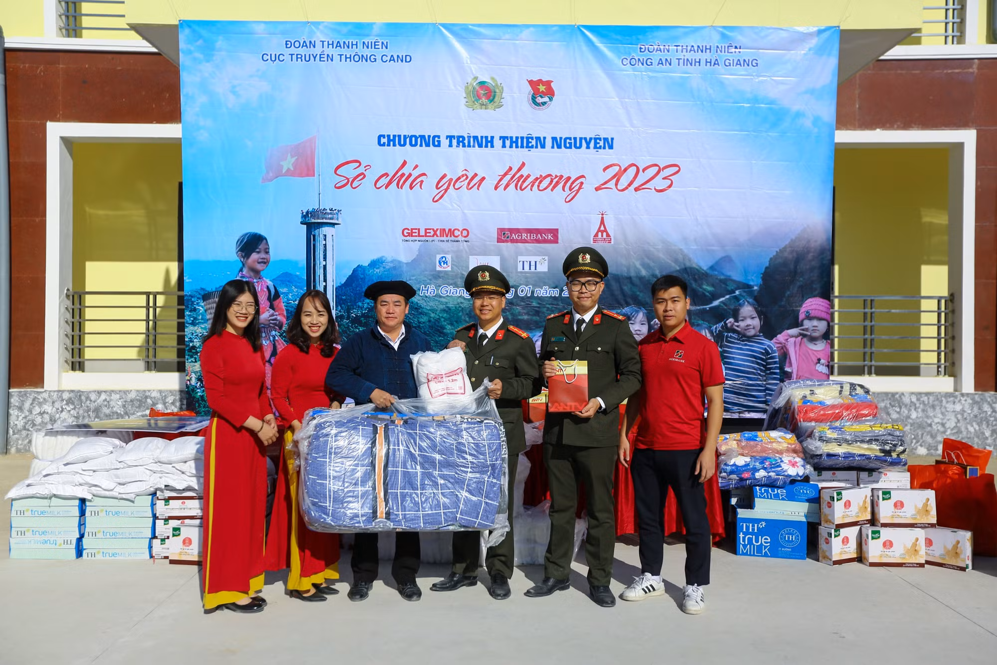 Tuổi trẻ Cục Truyền thông CAND về với miền địa đầu Tổ quốc - 2