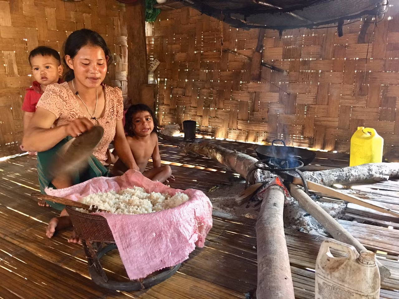 Bếp ấm nhà Y Khác -0
