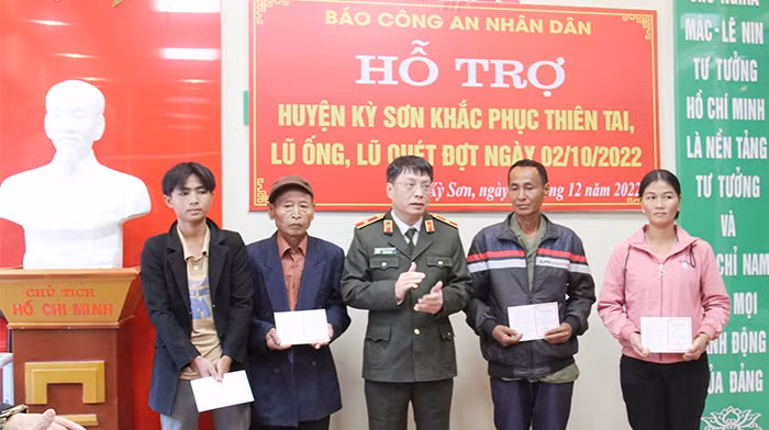 CAND Tết trang 13: Các anh về, Tết ấm nhà vui -0