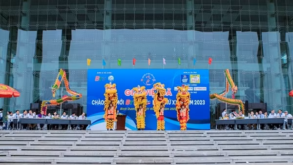 Giải Việt dã BTV - Number 1 năm 2023 quy tụ hơn 1.000 người tham gia đón chào năm mới