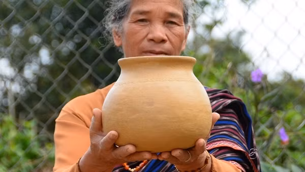 Về miền gốm cổ Churu…